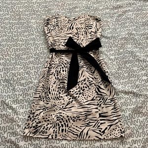 🌻2/$35🌻 H&M strapless dress